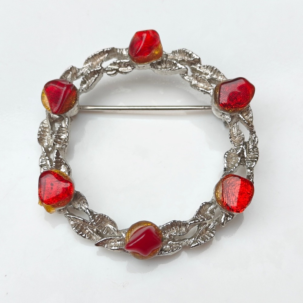 Vintage Silver Tone Red Glass Stone Wreath Brooch Pin Textured Leaf Design 1.5in